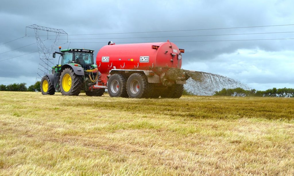 Spreading slurry